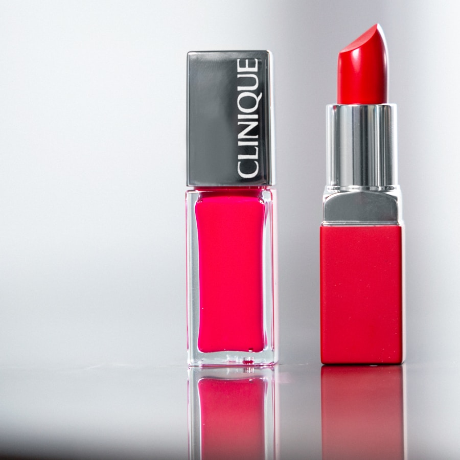 أحمر شفاه عيّنة